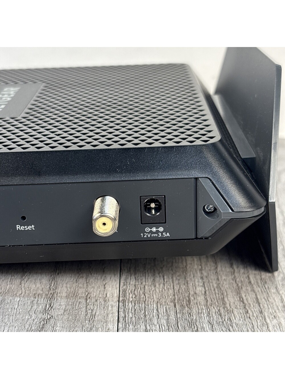 NETGEAR Nighthawk AC1900 WiFi Cable Modem Router Combo (Model C7000). - Picture 8 of 16